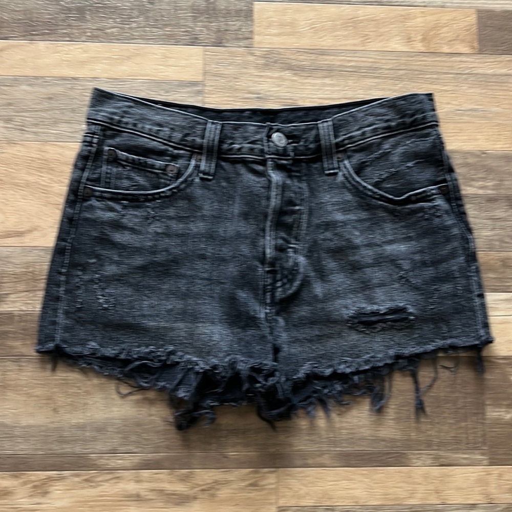 Levi’s 501 shorts size 28